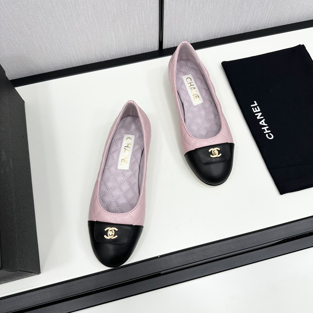 Chanel Flat shoes