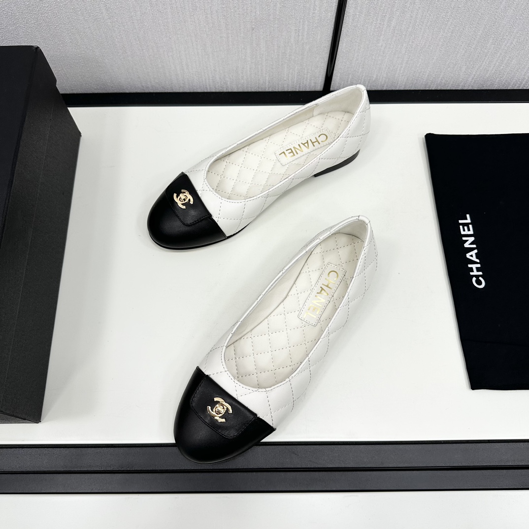 Chanel Flat shoes