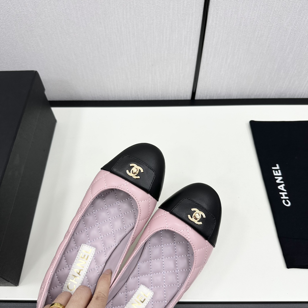 Chanel Flat shoes