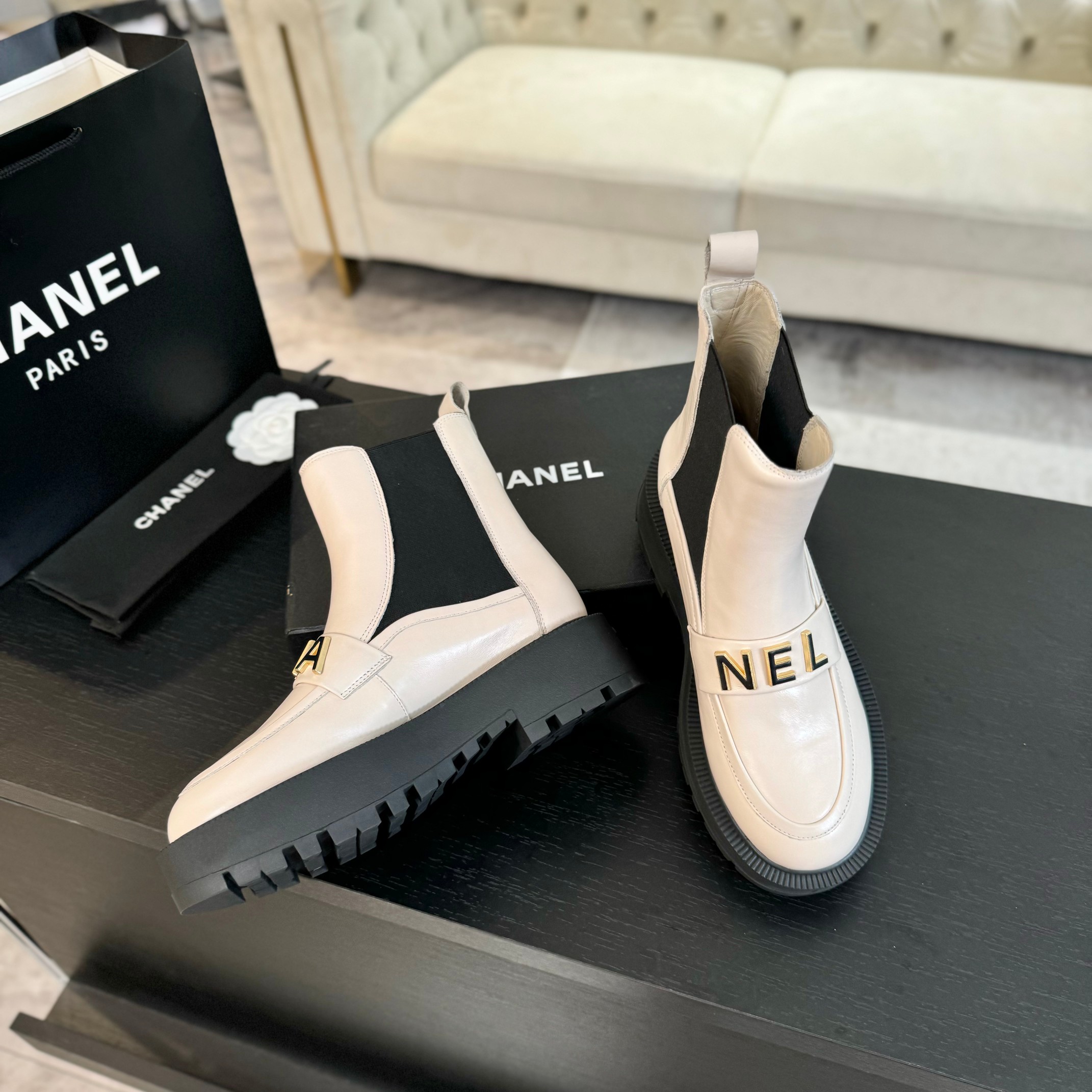 Chanel Flat shoes
