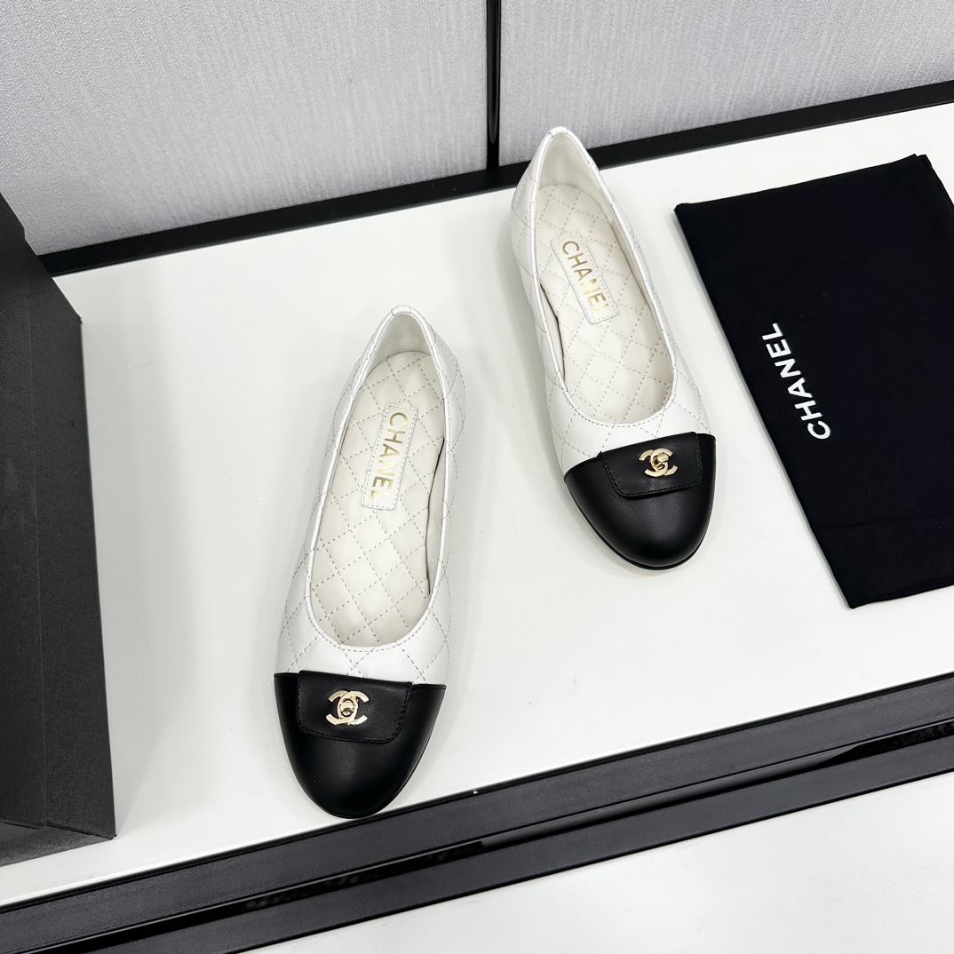 Chanel Flat shoes