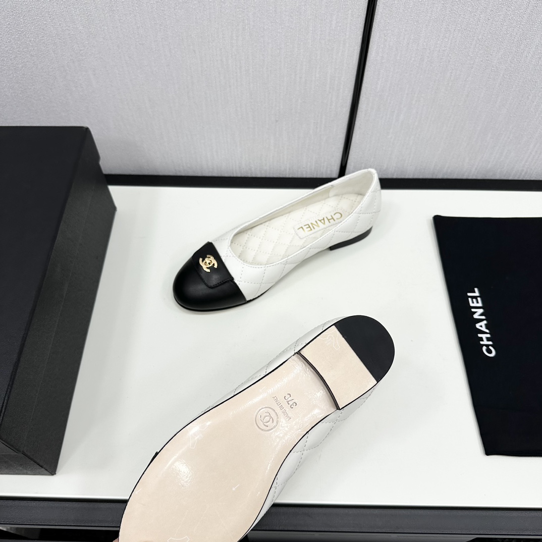Chanel Flat shoes