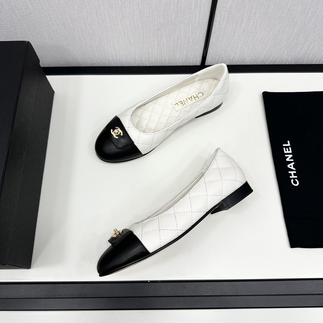 Chanel Flat shoes
