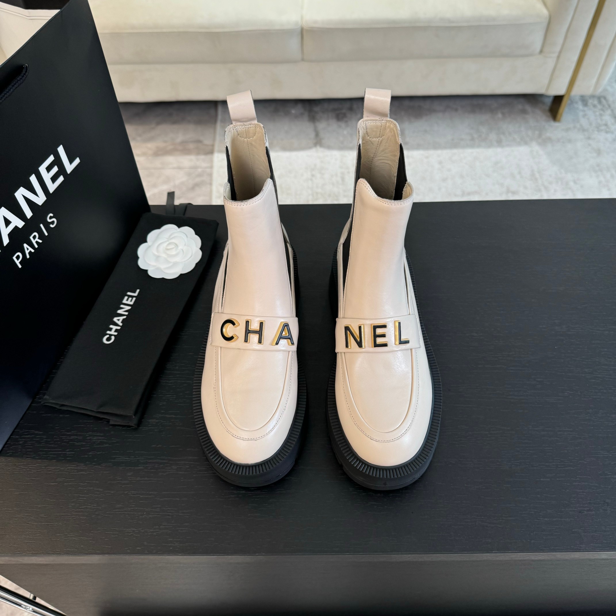 Chanel Flat shoes