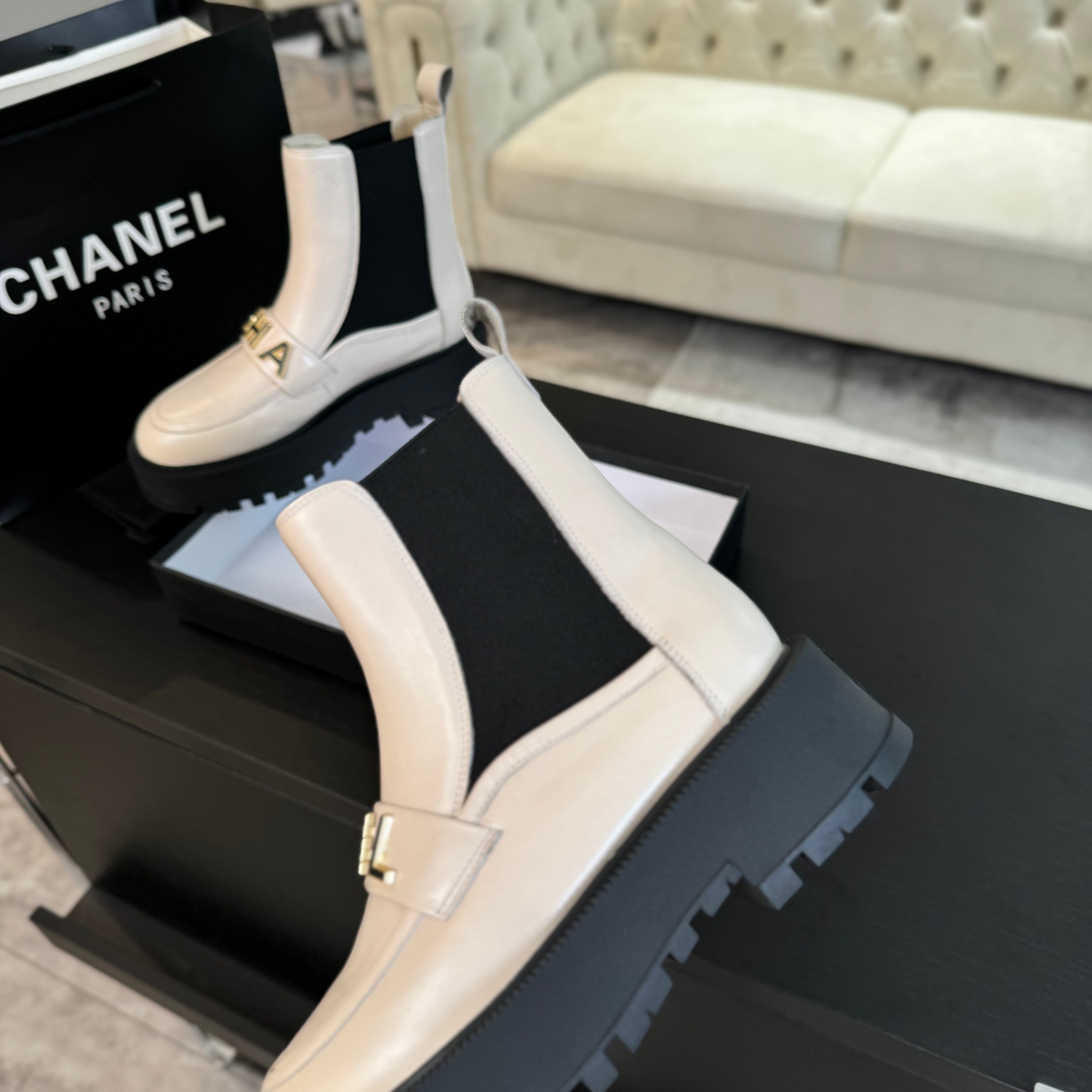 Chanel Flat shoes