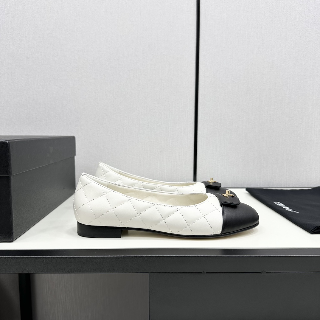 Chanel Flat shoes