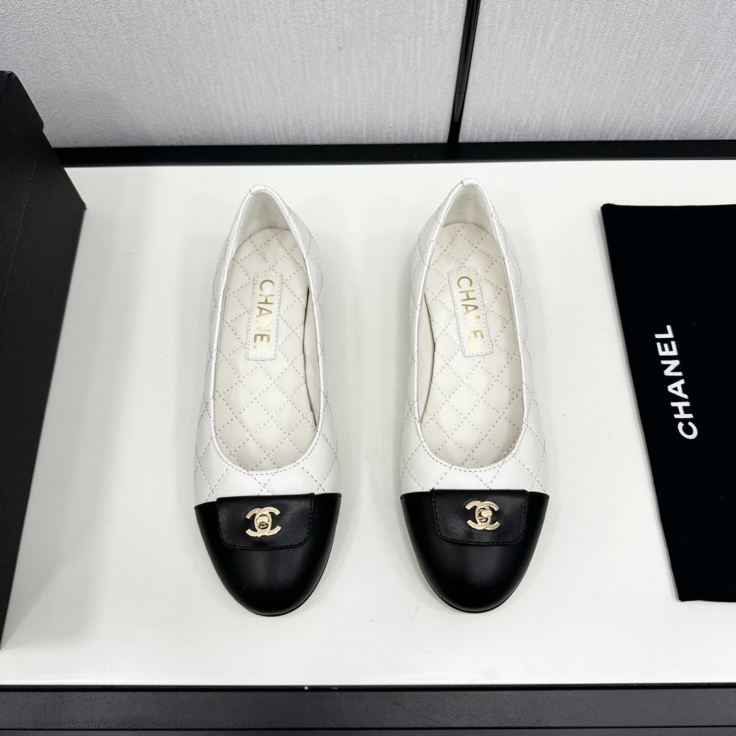 Chanel Flat shoes