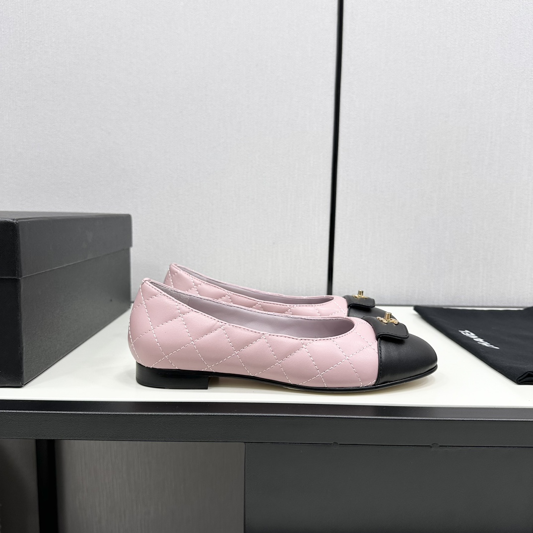 Chanel Flat shoes