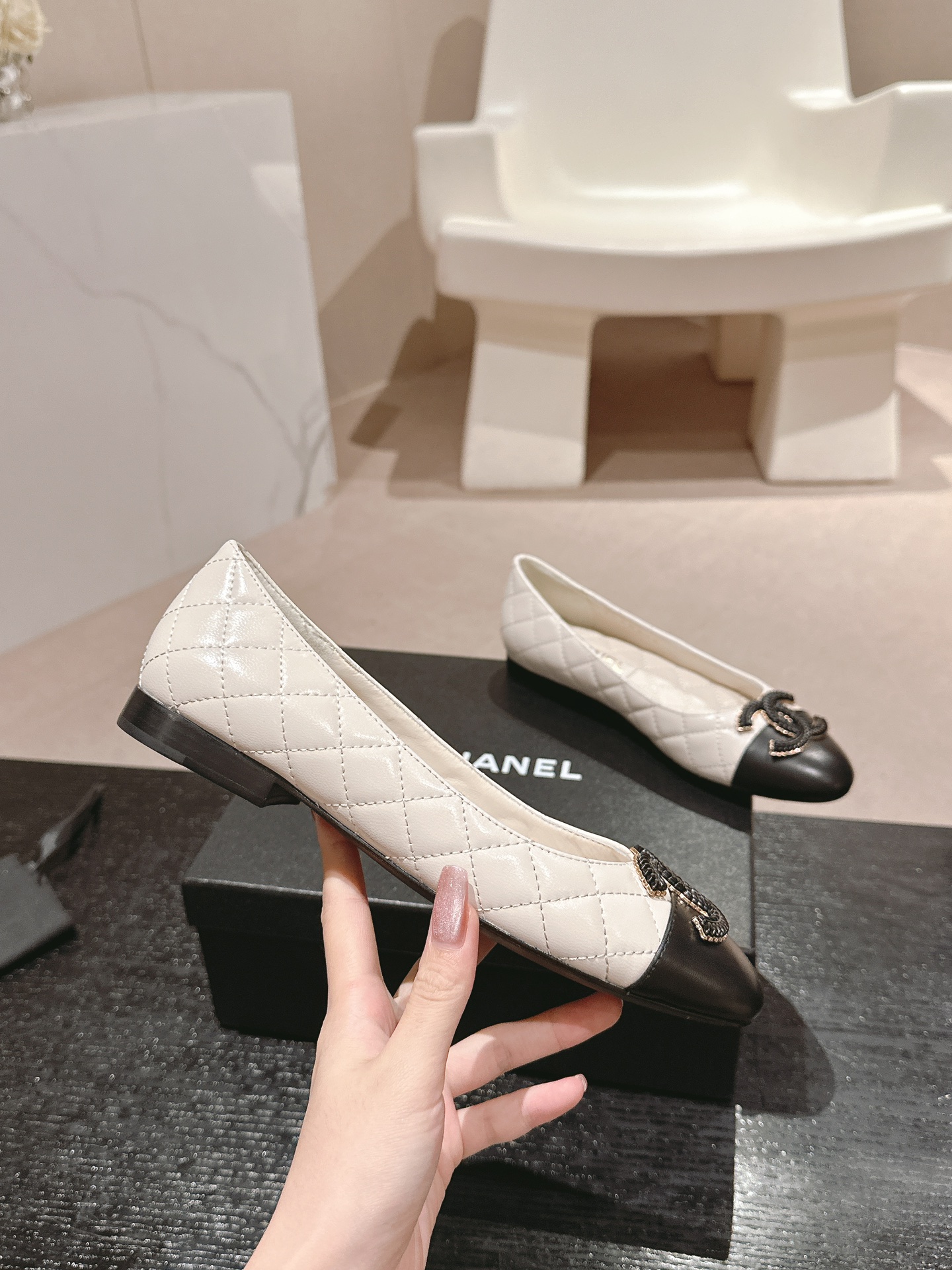 Chanel Flat shoes