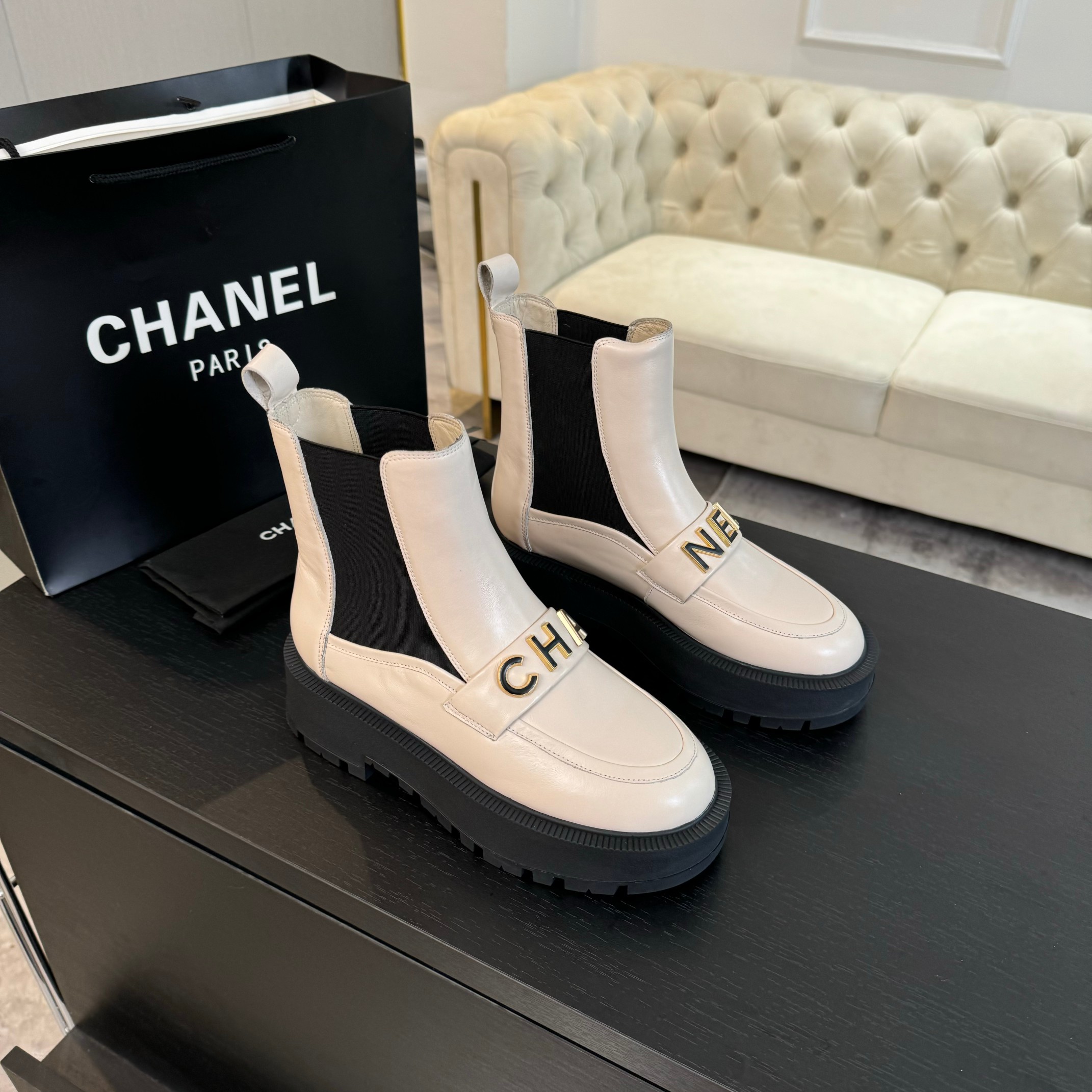 Chanel Flat shoes