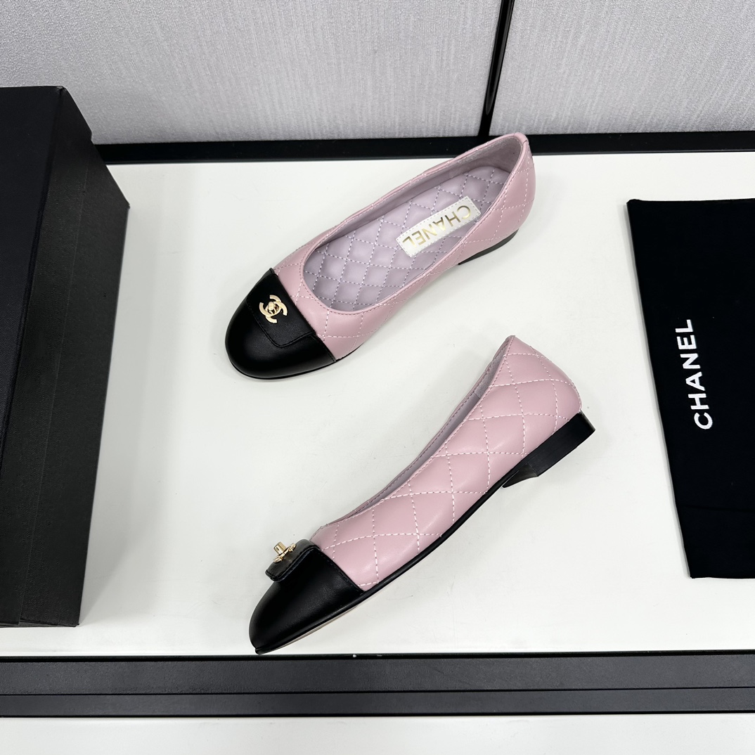 Chanel Flat shoes