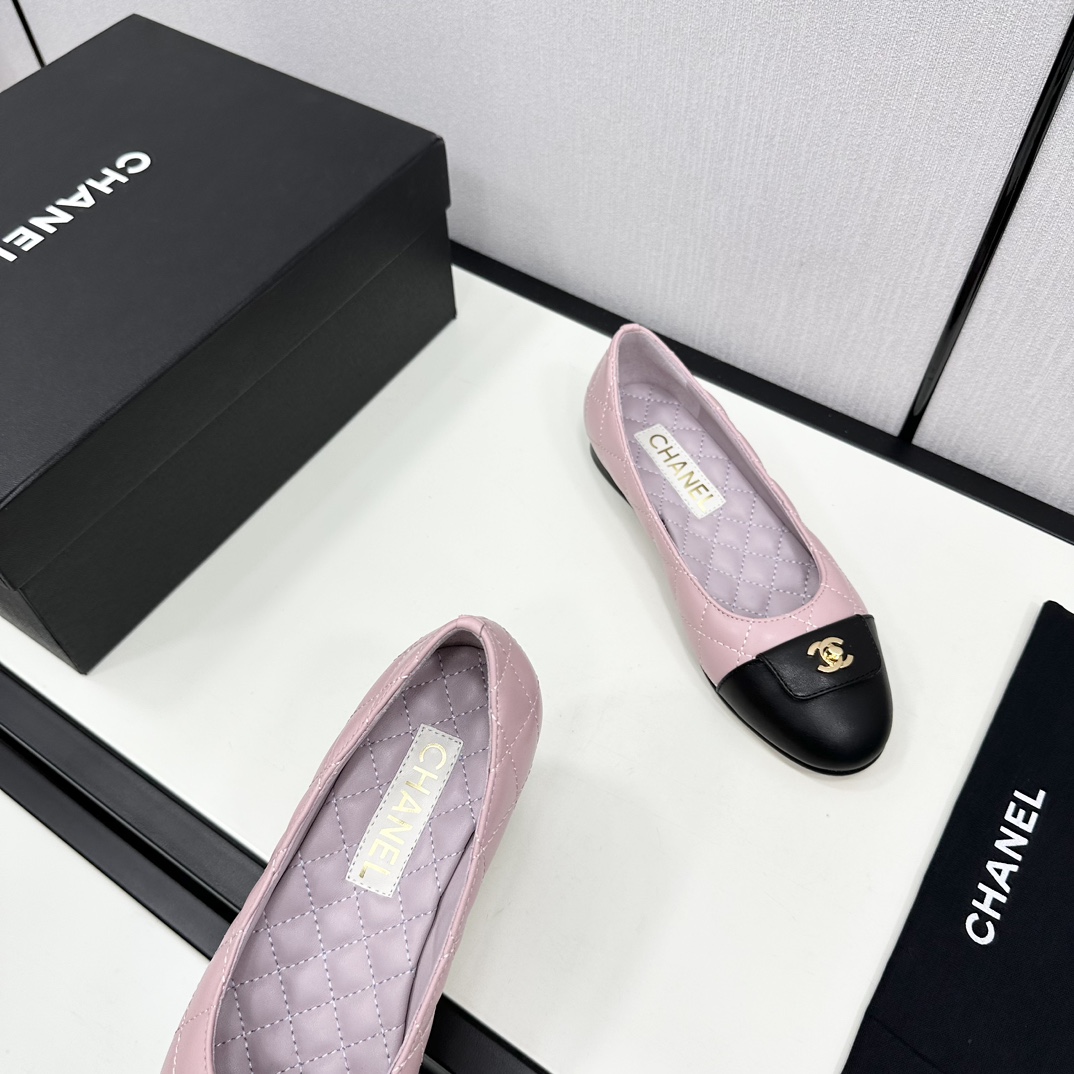 Chanel Flat shoes