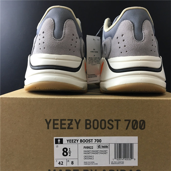 yeezy boost 700 magnet fv9922