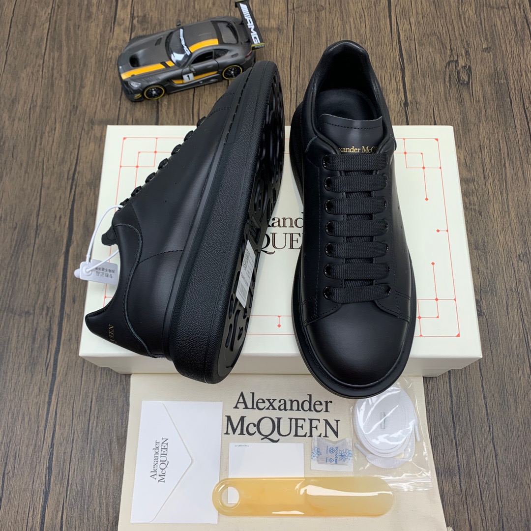 McQuen Black 553761WHGP01000