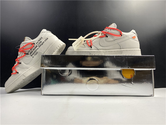 off-white x nike dunk low ct0856- 900