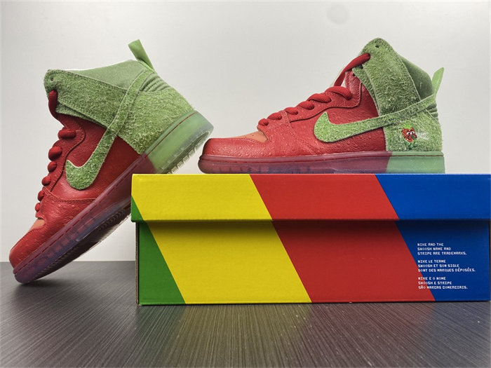 Nike SB Dunk High Strawberry Cough CW7093-600