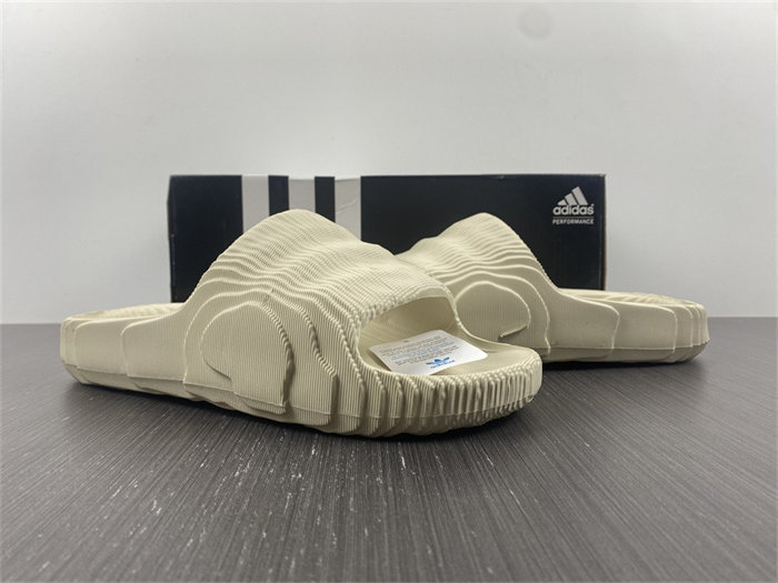 ADIDAS New Colleettion 660211