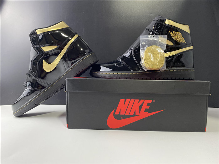 Jordan1 Retro Black Metallic Gold 555088-032