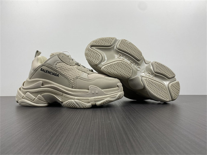 BLCG Triple S Beige 524039 W2FW1 97010