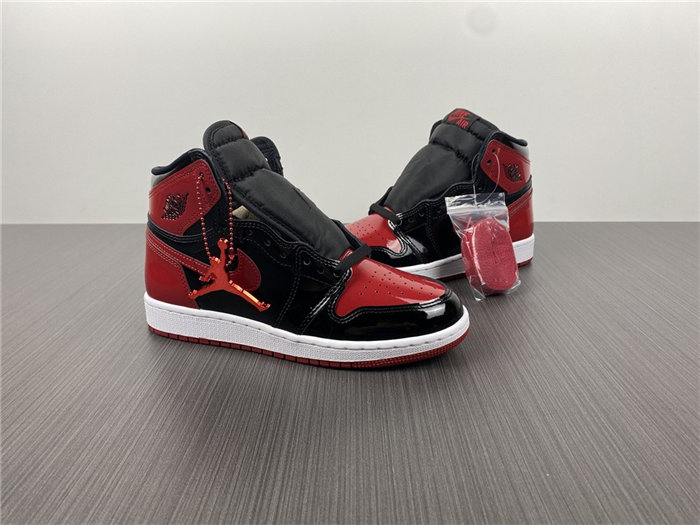 jordan1 og patent bred 555088-063