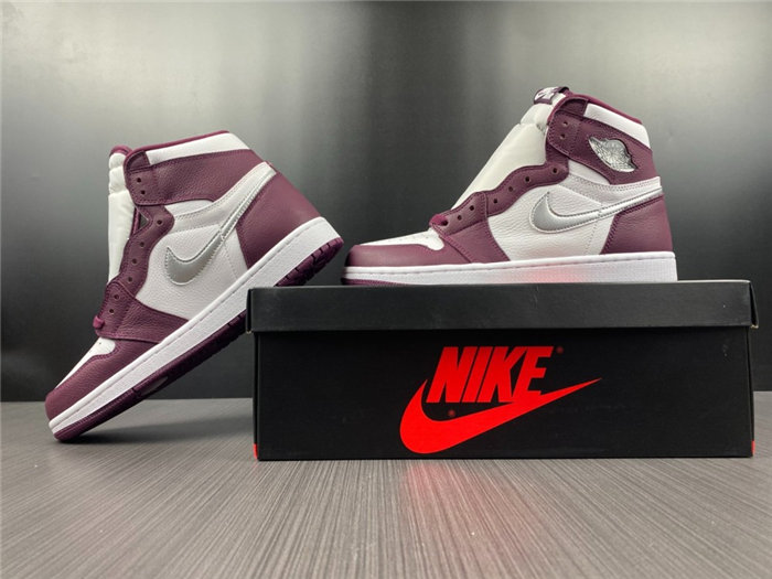 Jordan1 Retro OG Bordeaux 555088-611