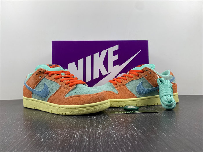 nike sb dunk low orange emerald rise dv5429-800