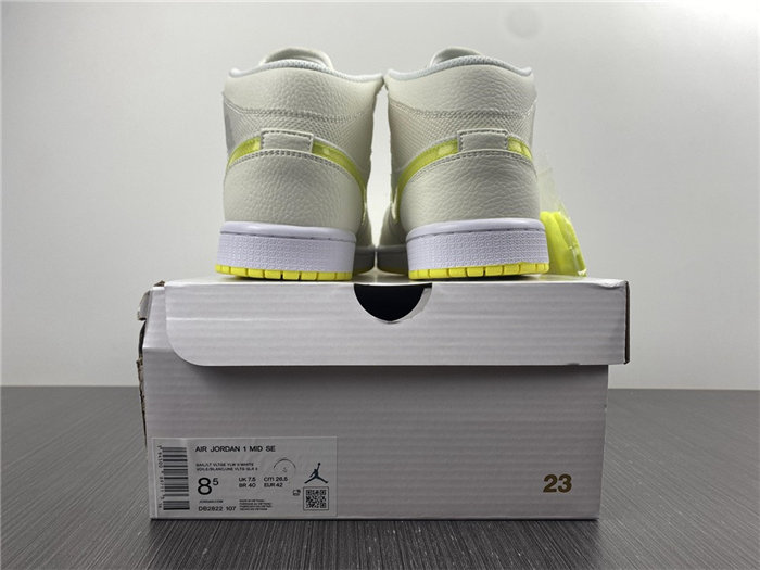 Jordan1 Mid SE Voltage Yellow DB2822-107