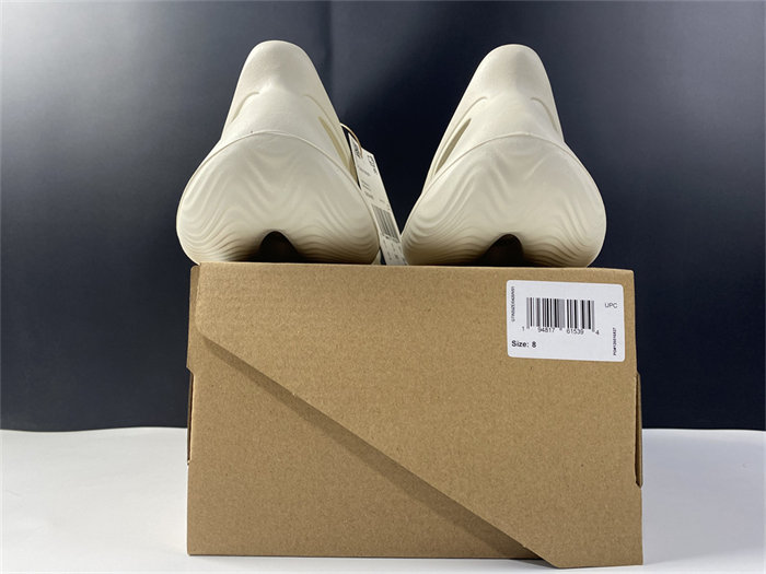 Ad*s yeezy foam rnnr ararat g55486