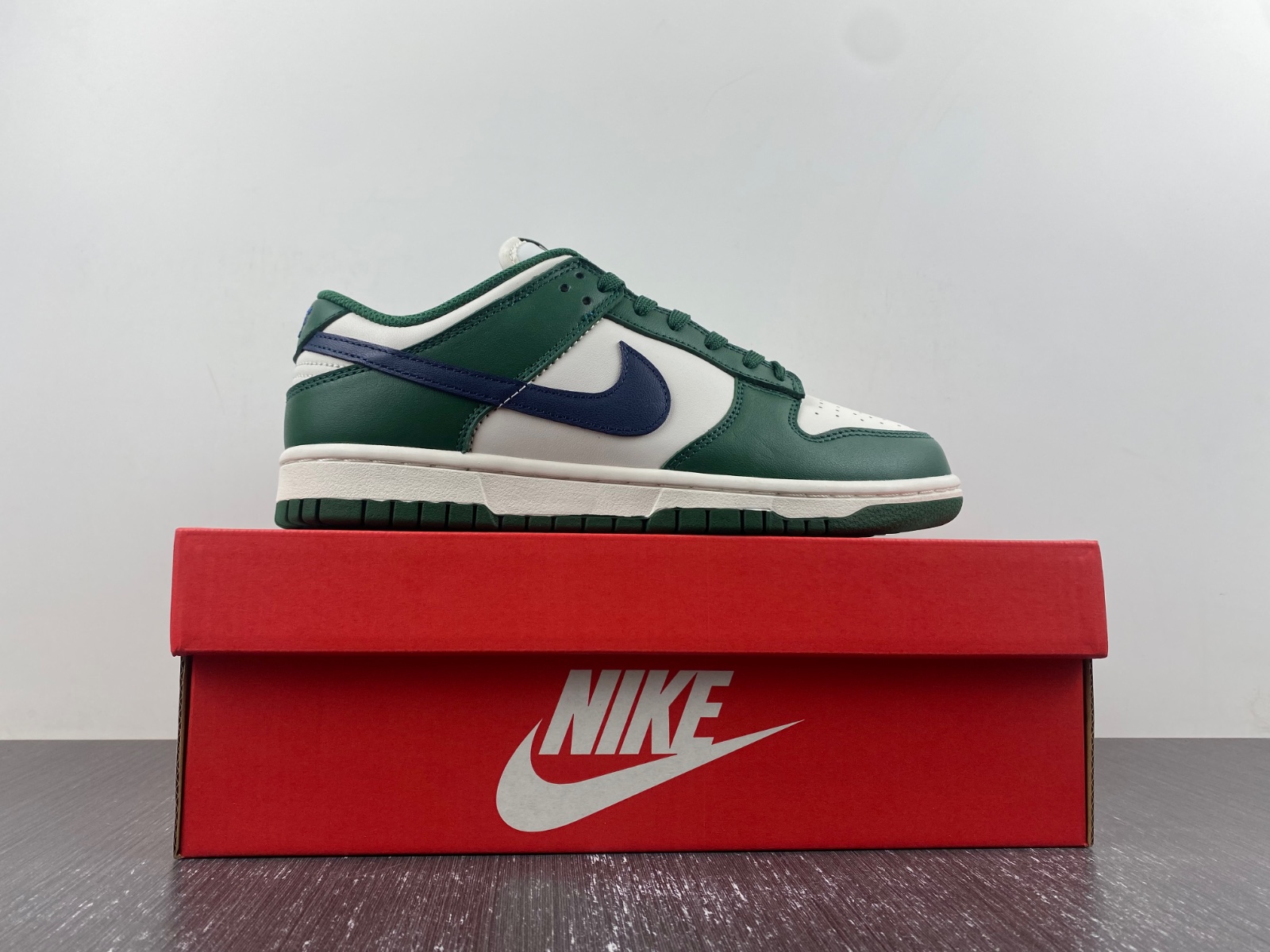 nike dunk low retro gorge green midnight navy dd1503-300