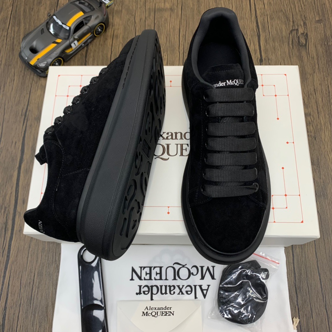 mcquen triple black 553761whv671000