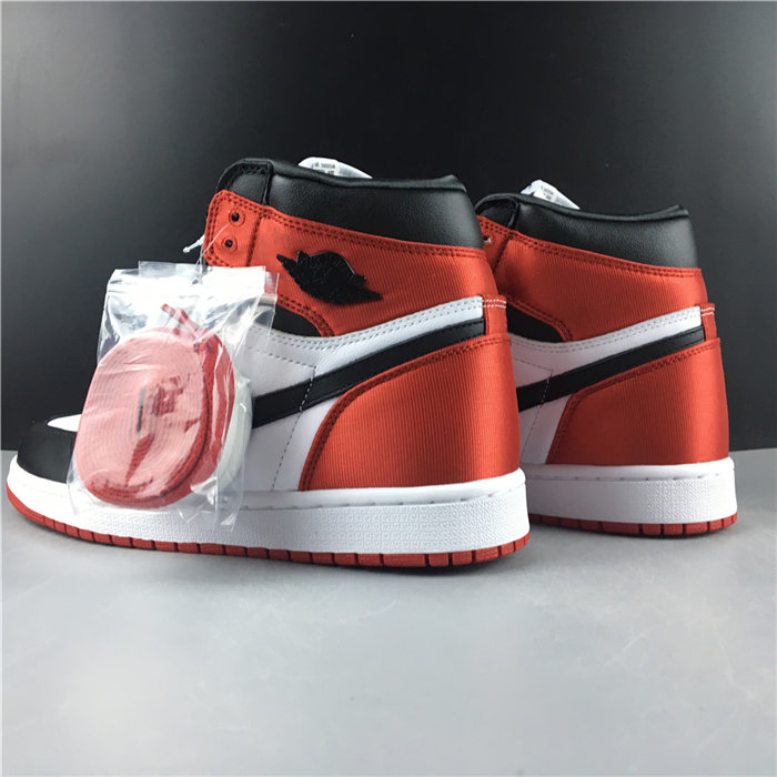 Jordan1 satin WMNS BLACK TOE CD0461-016