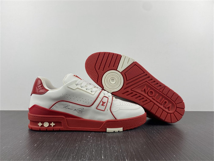 L**V Trainer White Red Signature 1AAGZO