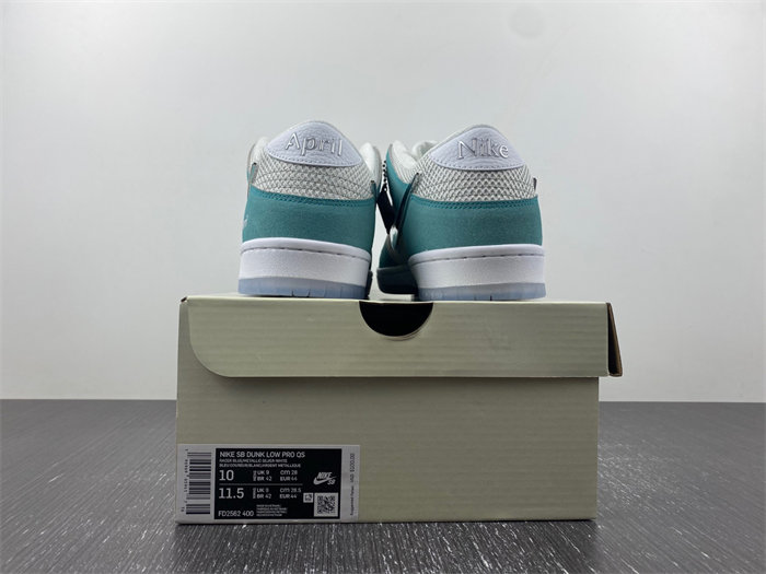 nike sb dunk low april skateboards fd2562-400