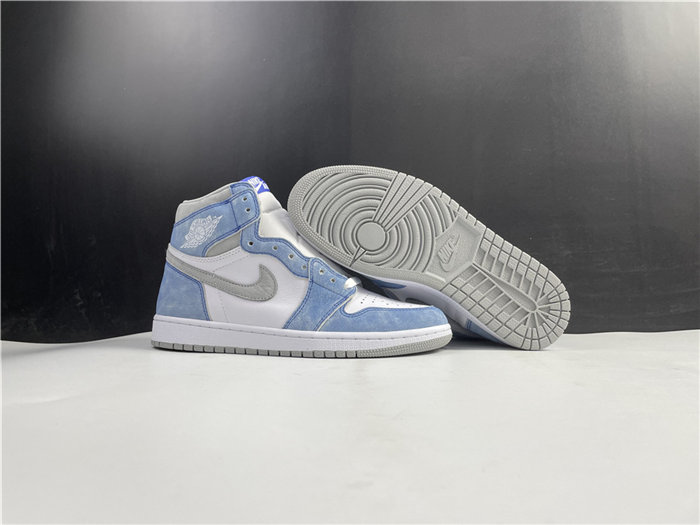 Jordan1 Retro Hyper Royal Smoke Grey 555088-402