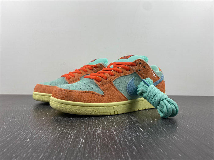 Nike SB Dunk Low Orange Emerald Rise DV5429-800