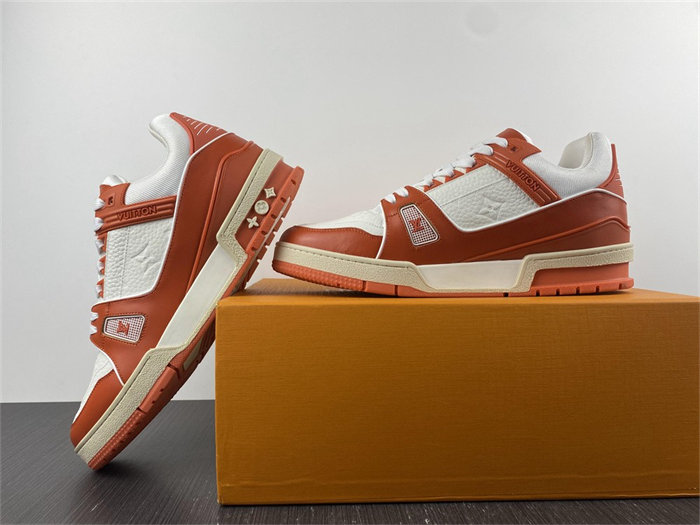 L**V Trainer Orange 1A811N