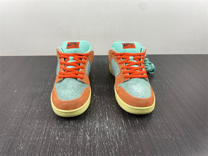 nike sb dunk low orange emerald rise dv5429-800