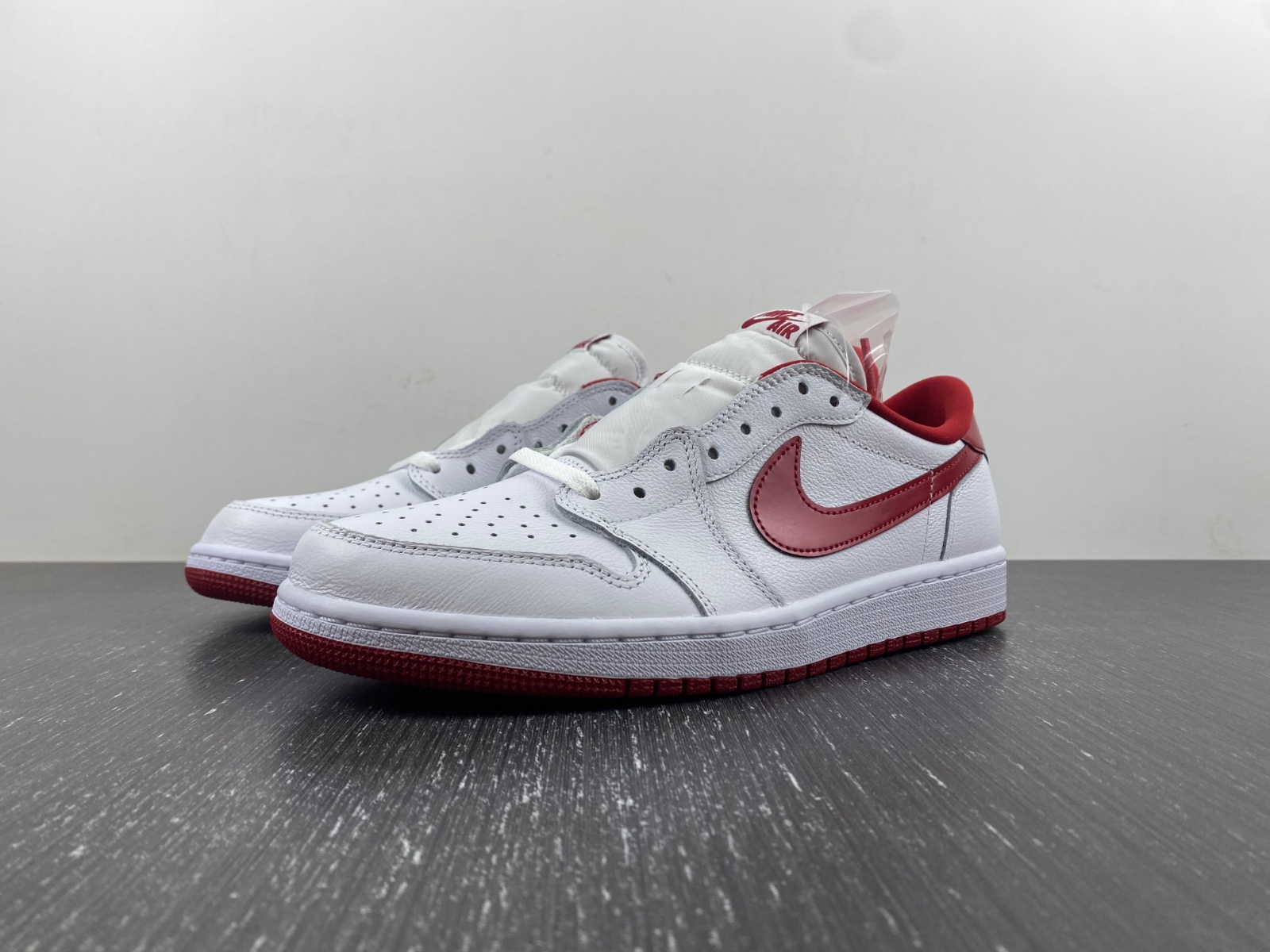 jordan 1 retro low white varsity red 705329-101