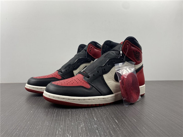 Jordan1 Retro Bred Toe 555088-610