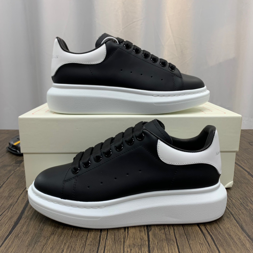 McQuen Black White 553680WHGP51070