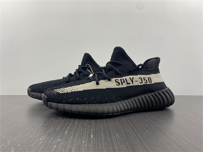 Ad*s yeezy boost 350 v2core black white by1604