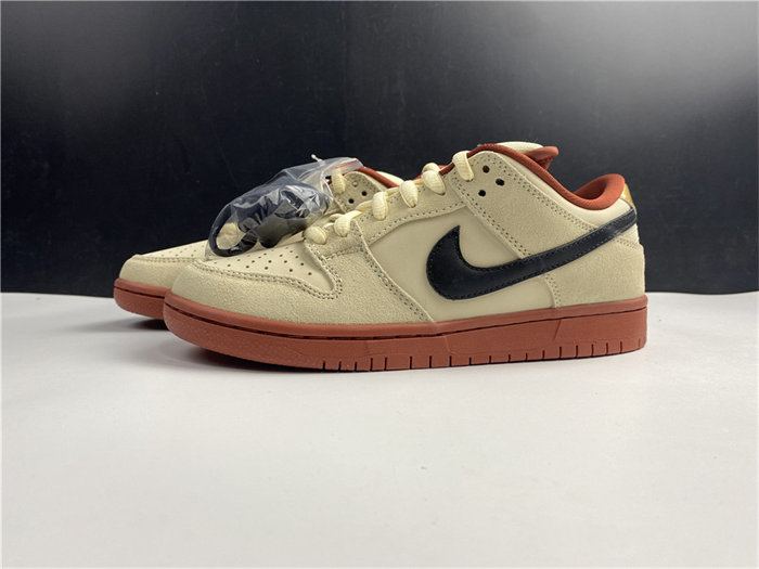 nike sb dunk low pro hennessy bq6817-100