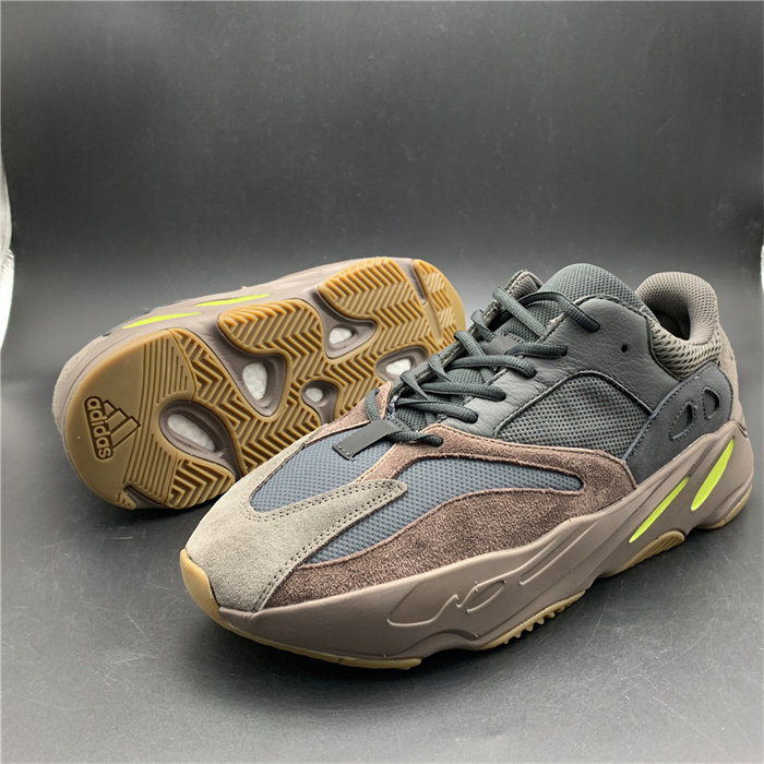 yeezy boost 700 mauve ee9614