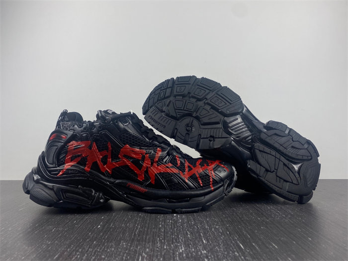 balenciaga runner black red