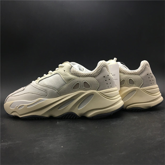 yeezy boost 700 analog eg7696