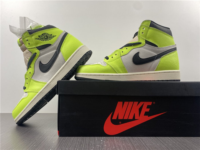 Jordan1 Retro OG Visionaire 555088-702