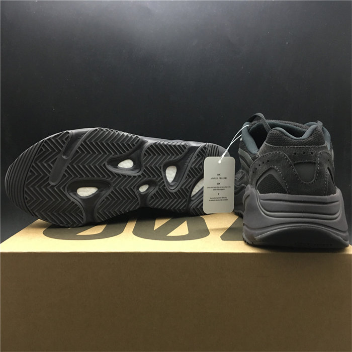 Ad*s yeezy boost 700 v2 vanta fu6684