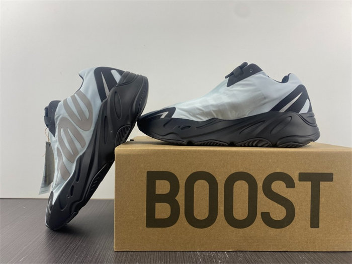 yeezy boost 700 mnvn blue tint gz0711