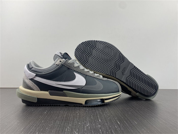 Nike Cortez 4.0 sacai Grey DQ0581-001