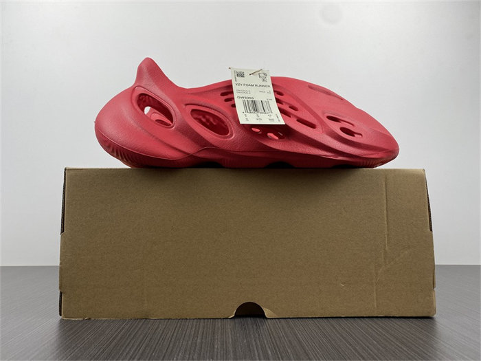 Ad*s yeezy foam rnnr vermillion cw3355